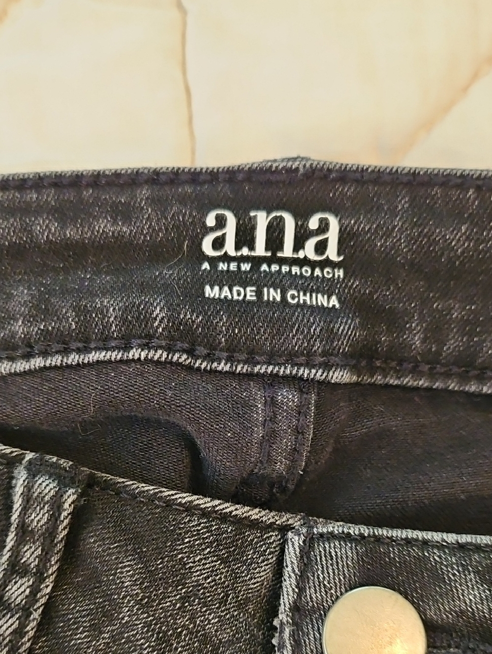 A.N.A. - Black Floral Embroidered Jeggings Size 4 - Picture 7 of 10